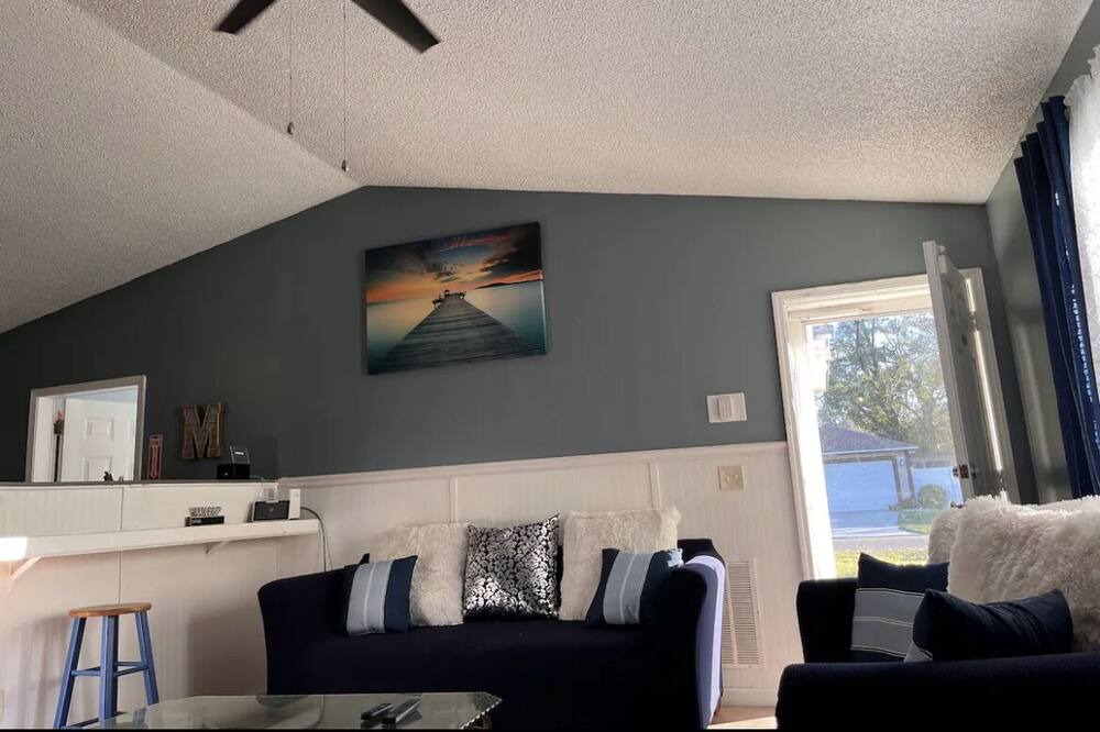 Photo of Livingroom in Northside