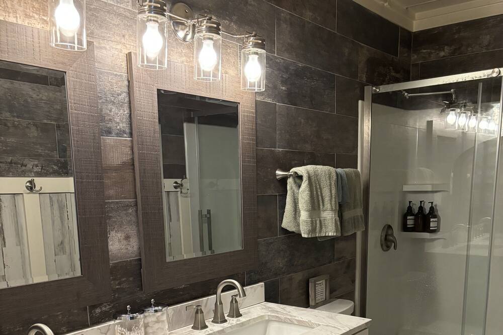 Photo of Bathroom in Maggie Valley