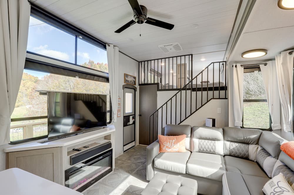 Photo of Livingroom in Mars Hill
