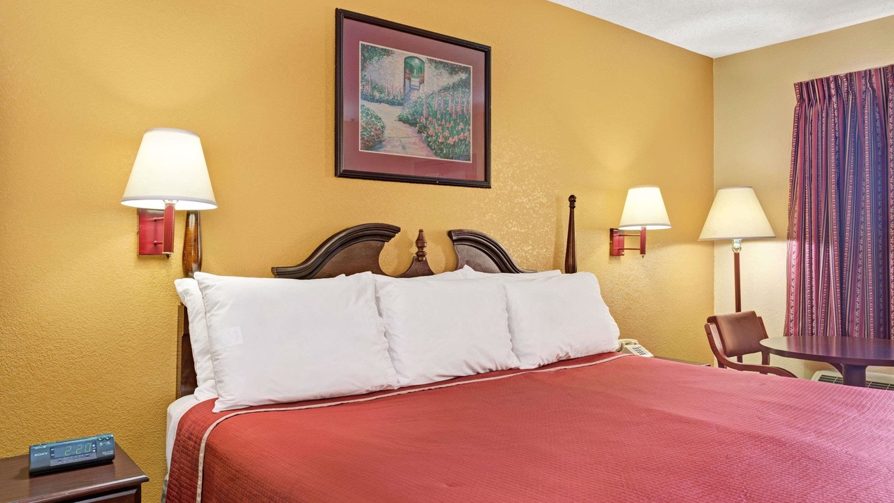 Photo of Bedroom in Forest Park