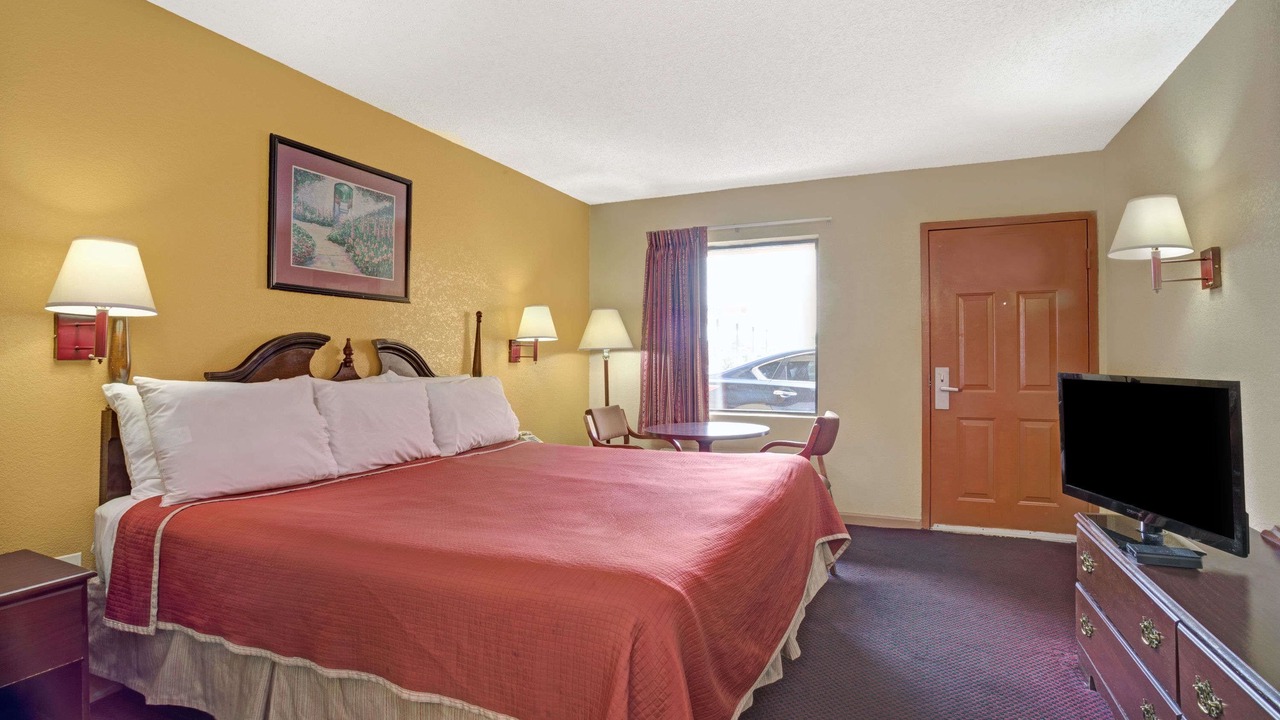 Photo of Bedroom in Forest Park