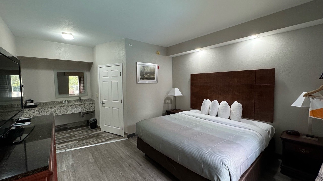 Photo of Bedroom in Newnan