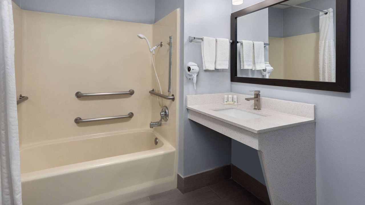 Photo of Bathroom in Dock Junction