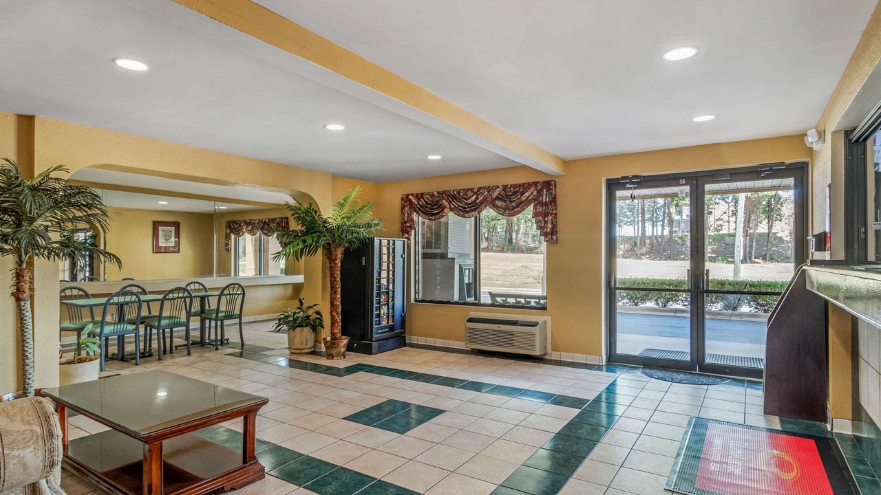 Photo of Livingroom in Union City