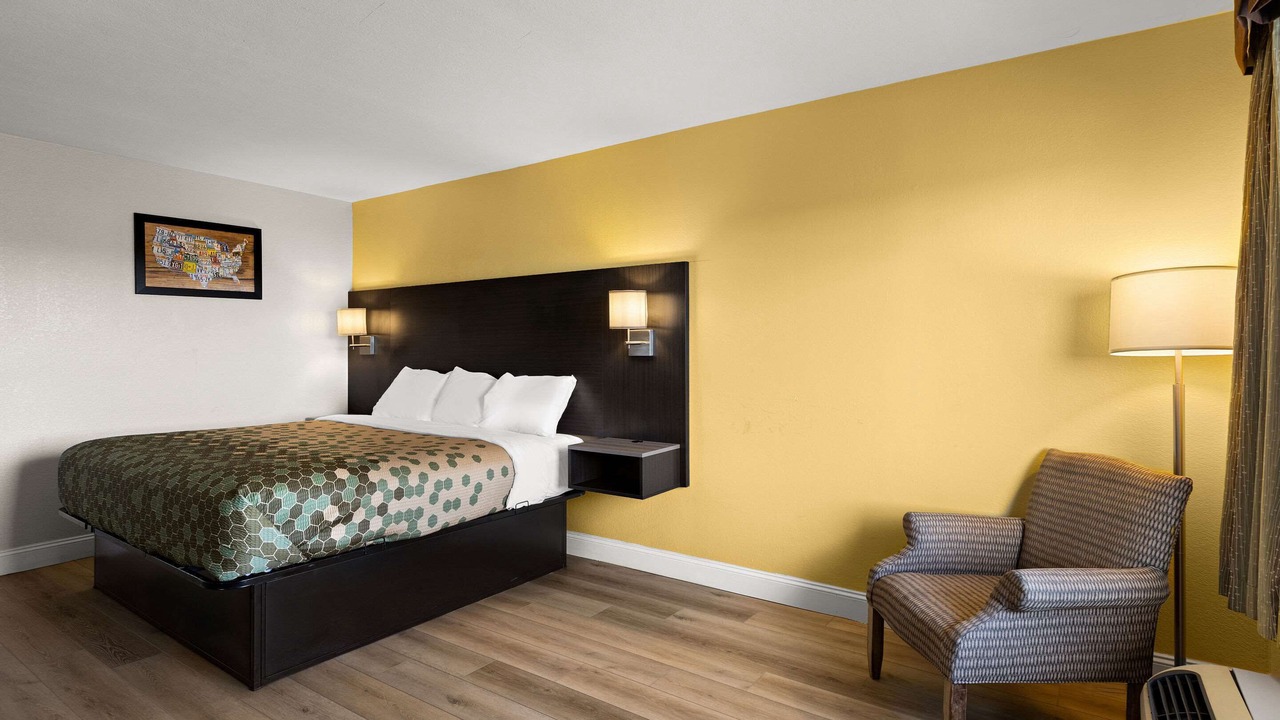 Photo of Bedroom in White Pine