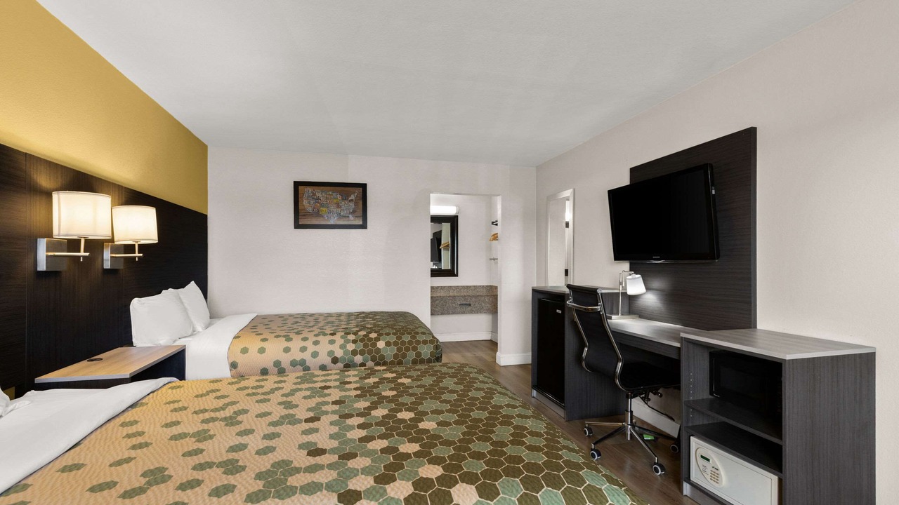 Photo of Bedroom in White Pine