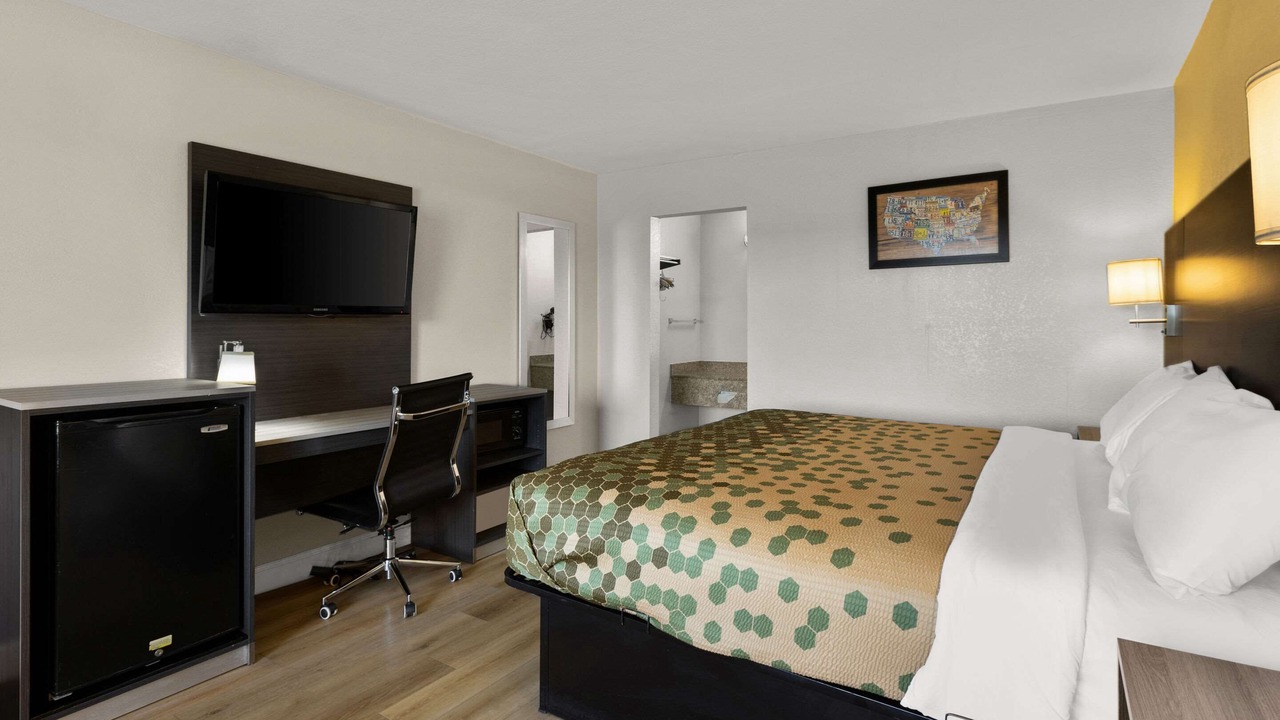 Photo of Bedroom in White Pine