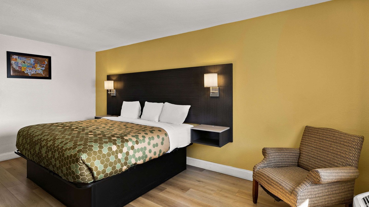 Photo of Bedroom in White Pine