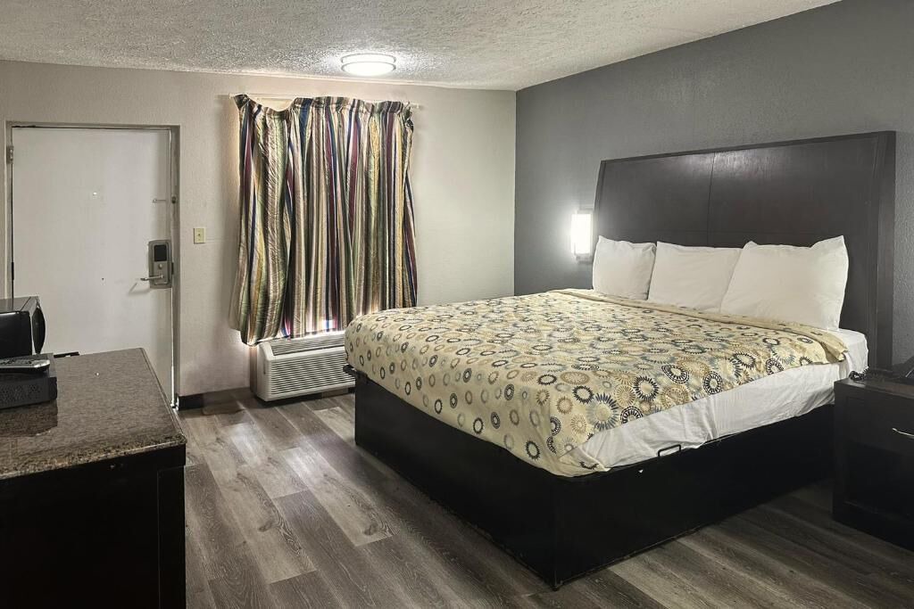 Photo of Bedroom in Guntersville