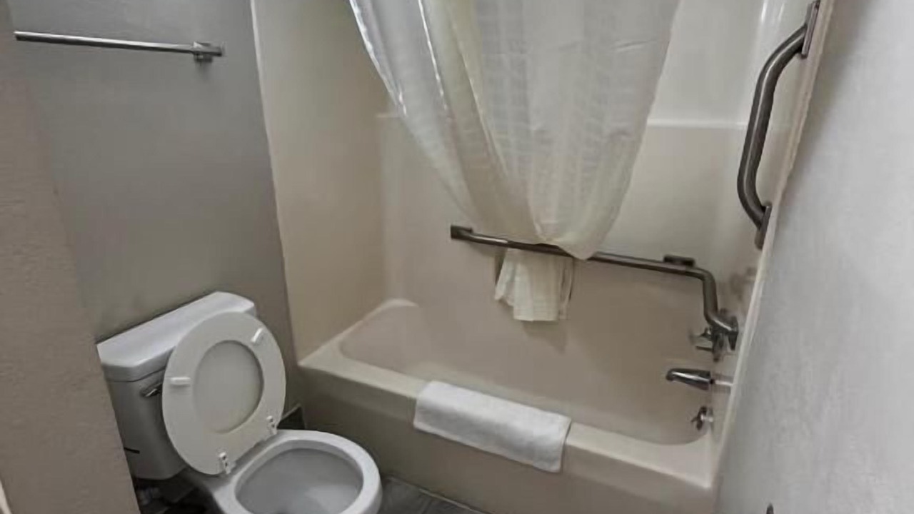 Photo of Bathroom in Guntersville