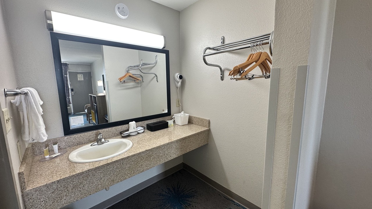 Photo of Bedroom in Adel