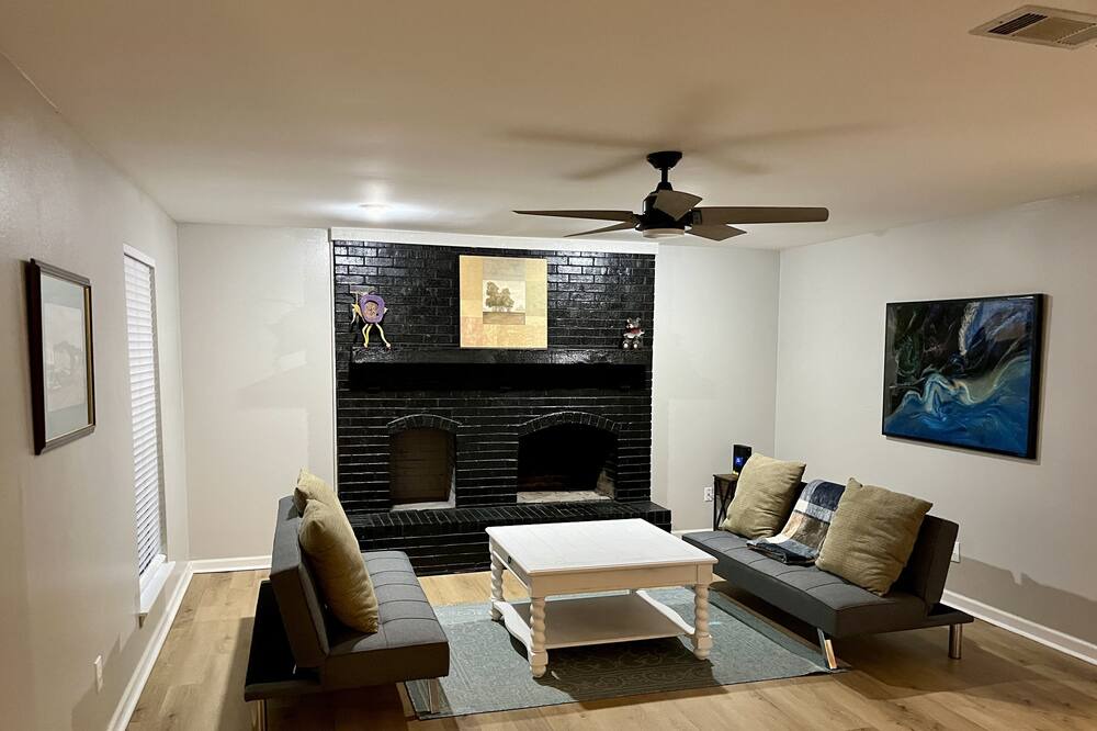 Photo of Livingroom in Daphne