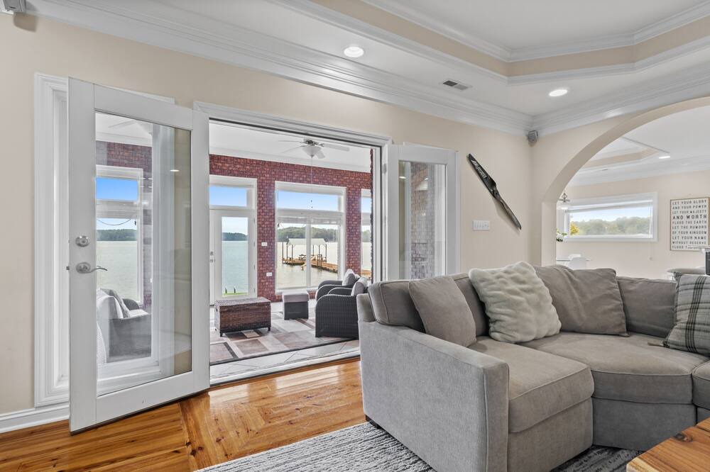 Photo of Livingroom in Hillsboro