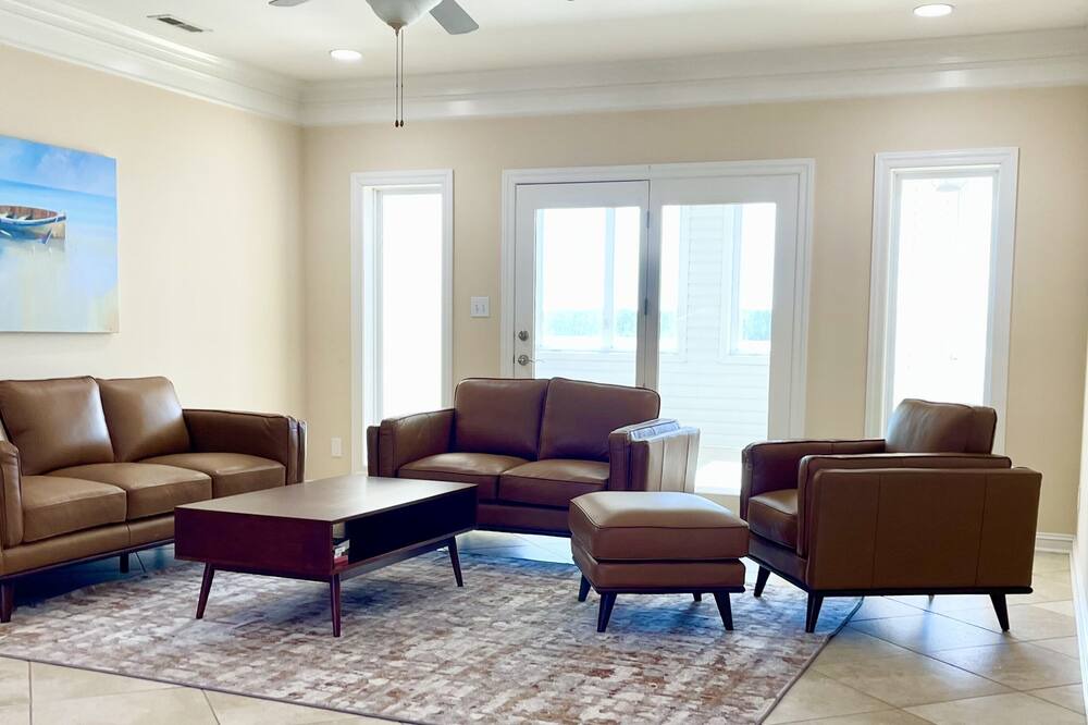 Photo of Livingroom in Hillsboro