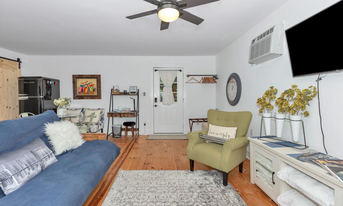 Photo of Livingroom in Guntersville