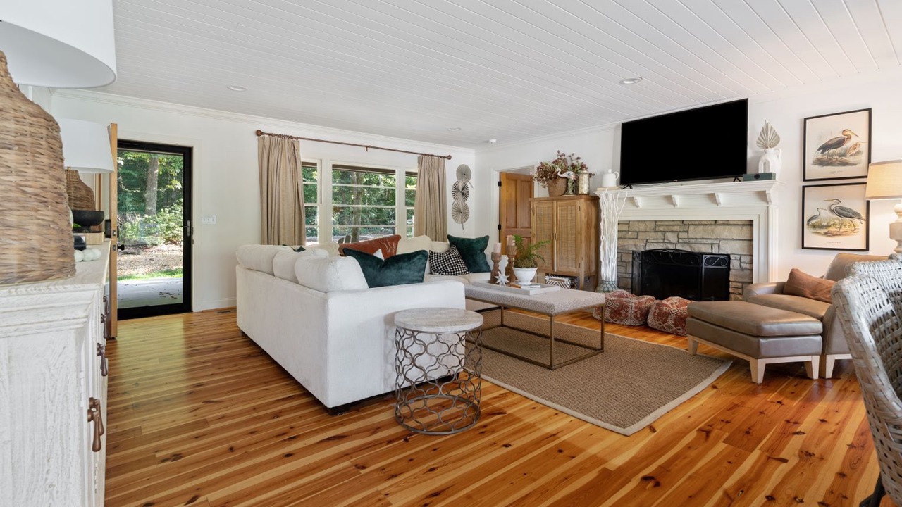 Photo of Livingroom in Guntersville