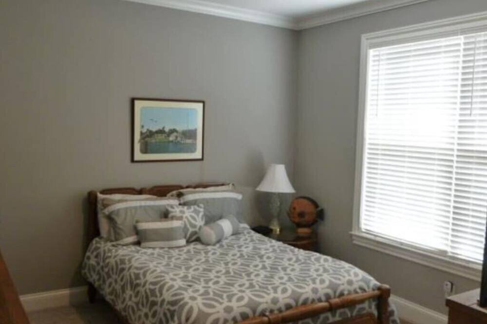 Photo of Bedroom in Guntersville