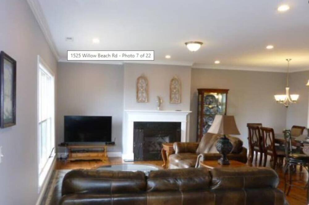 Photo of Livingroom in Guntersville