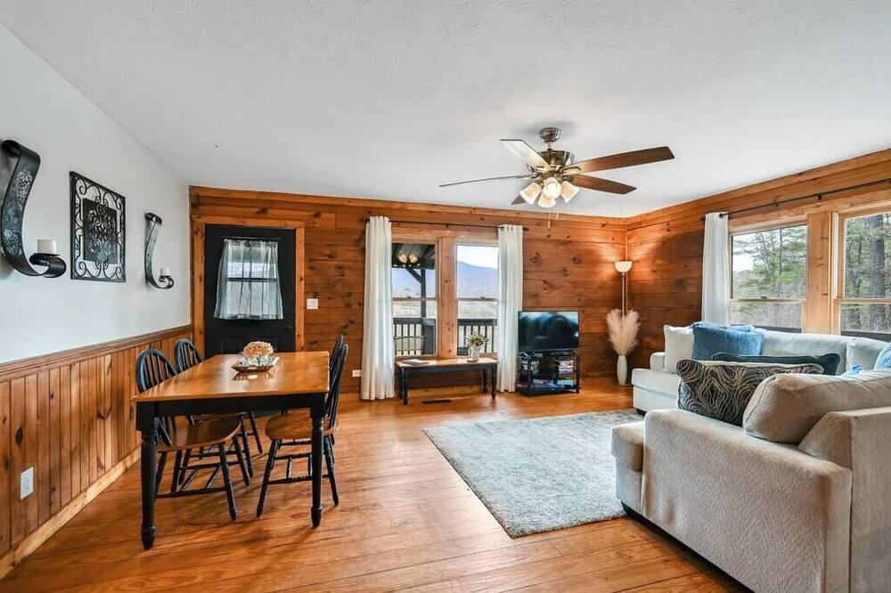 Photo of Bedroom in Canton