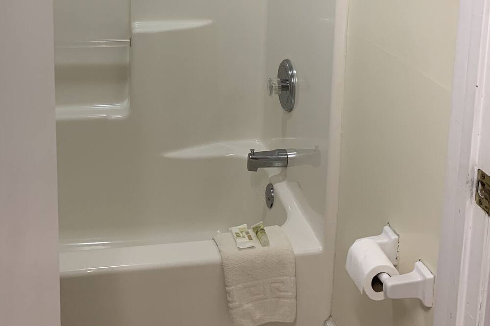 Photo of Bathroom in Maggie Valley