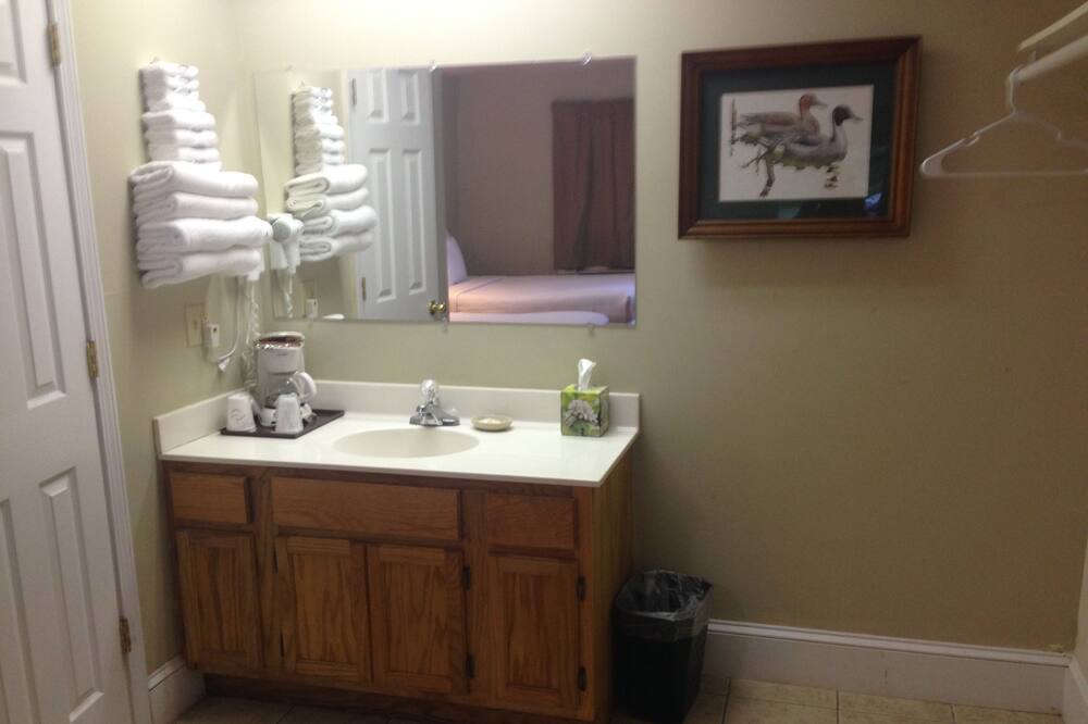 Photo of Bathroom in Maggie Valley