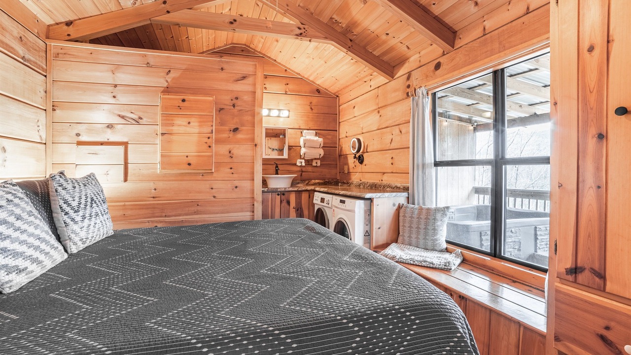 Photo of Bedroom in Hot Springs