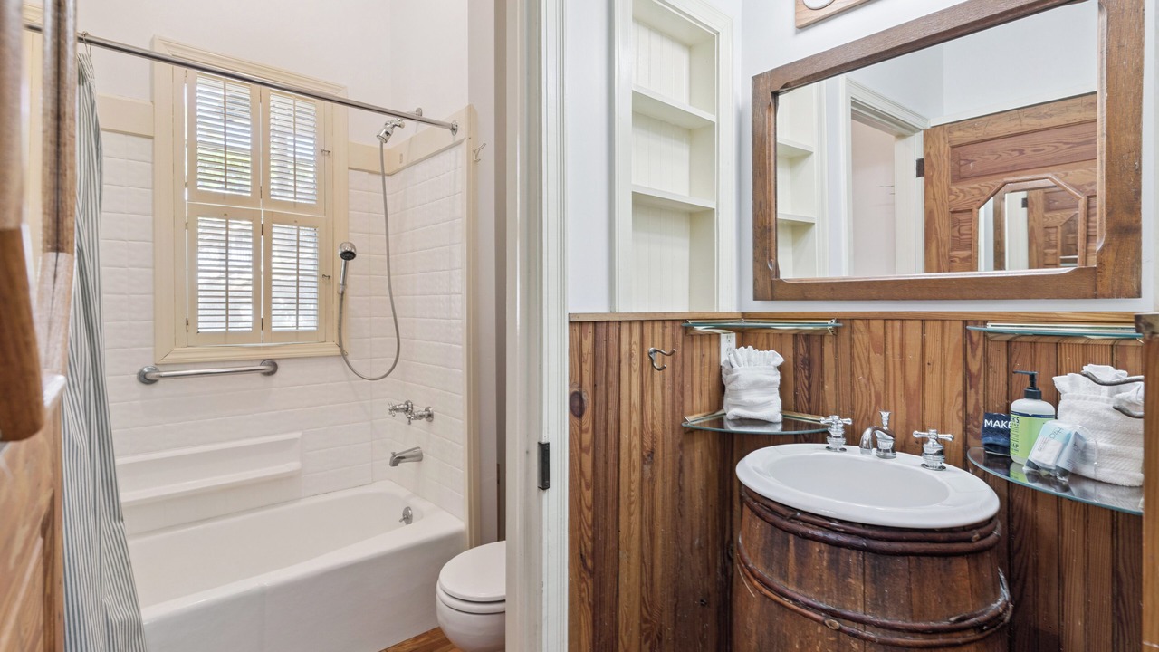 Photo of Bathroom in King City