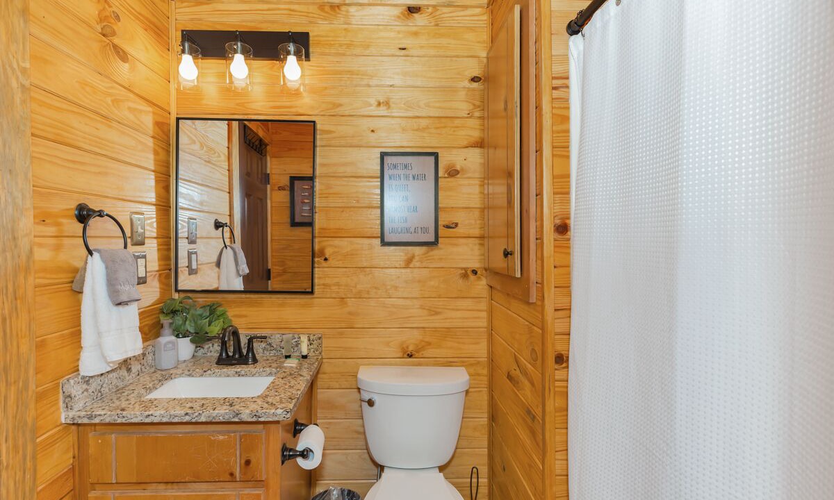 Photo of Bathroom in Guntersville