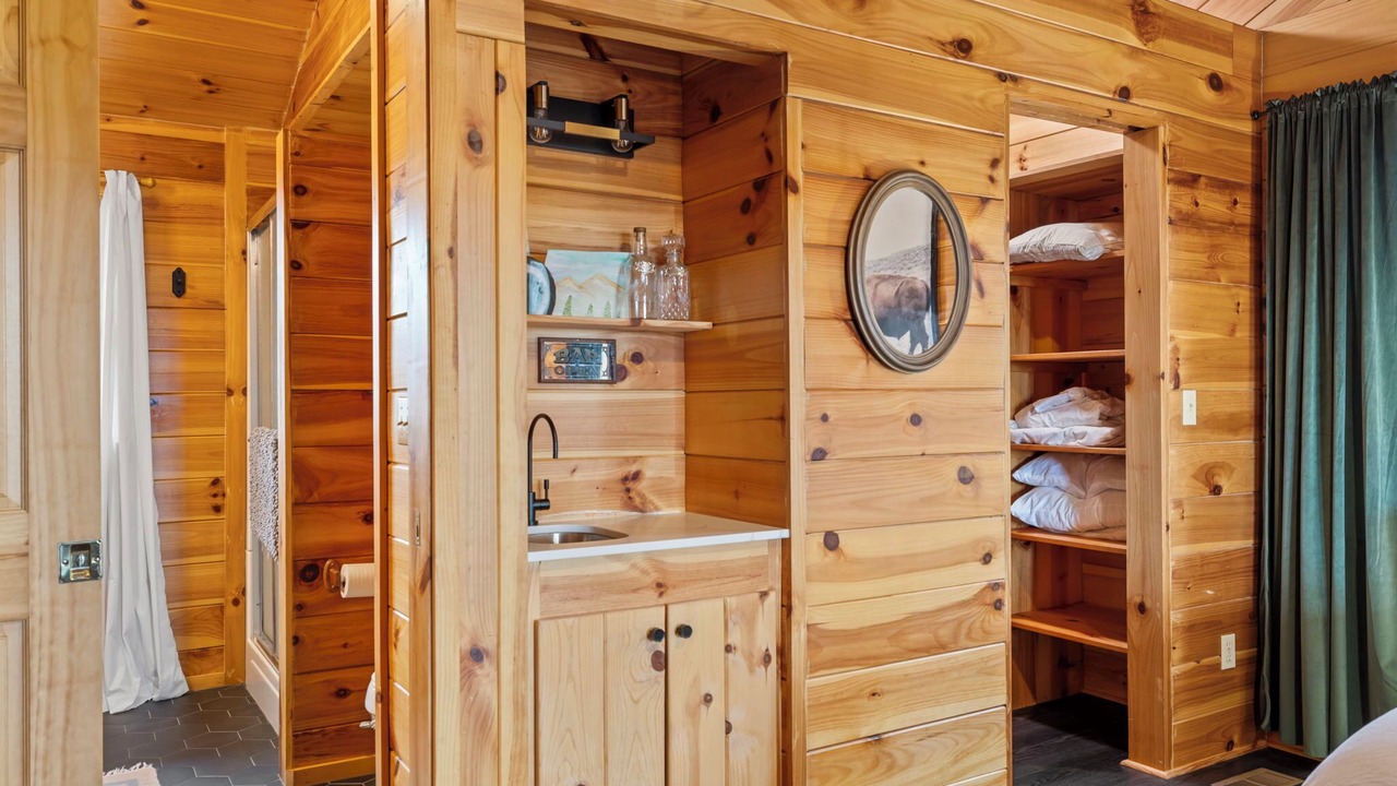 Photo of Bedroom in Lake Toxaway