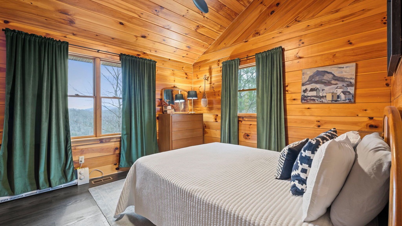 Photo of Bedroom in Lake Toxaway