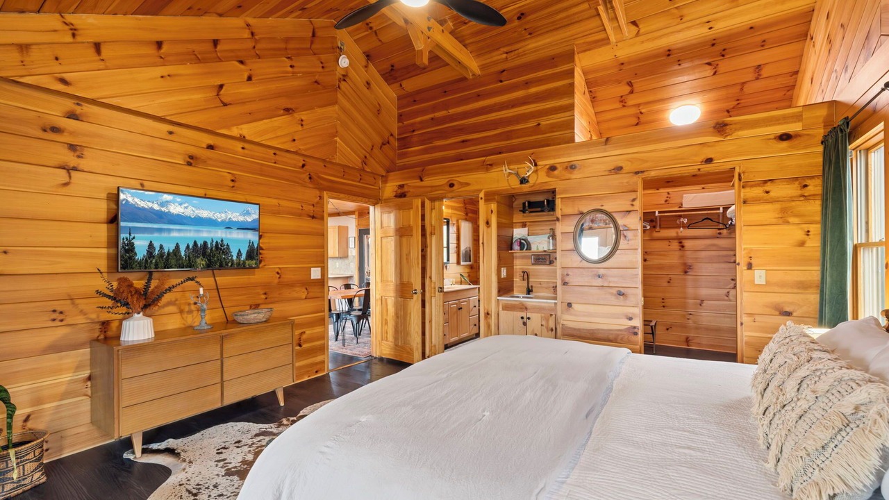 Photo of Bedroom in Lake Toxaway