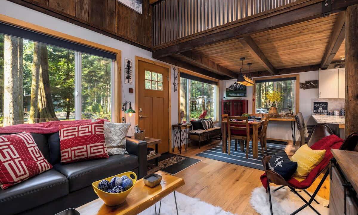 Photo of Livingroom in Glacier
