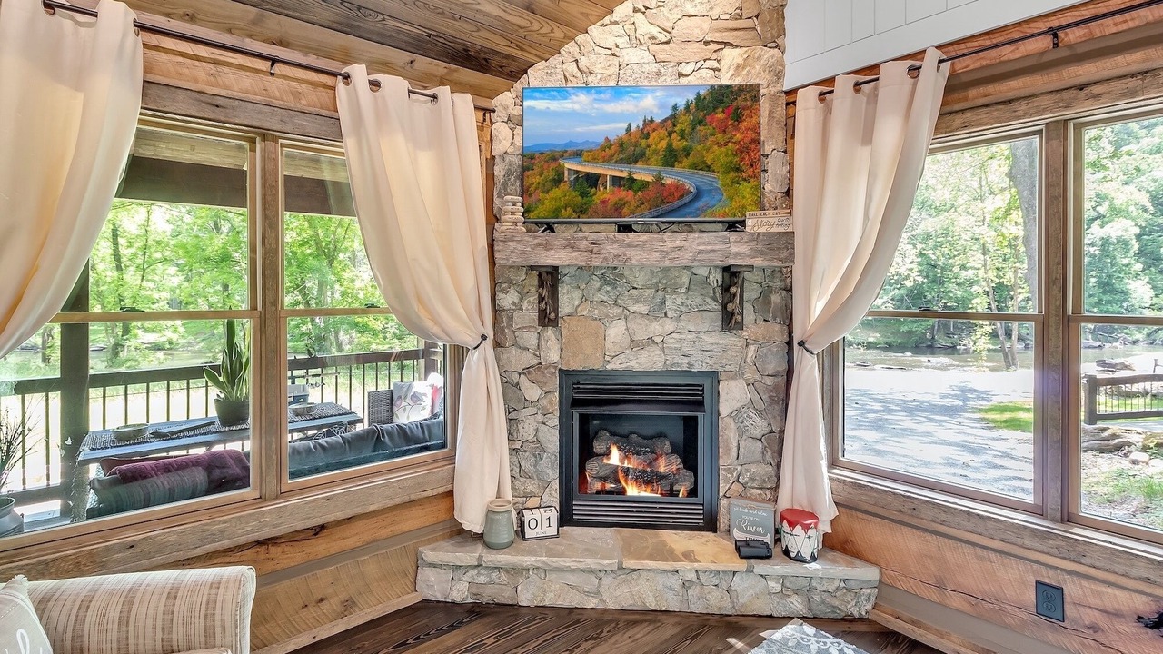 Photo of Livingroom in Waynesville