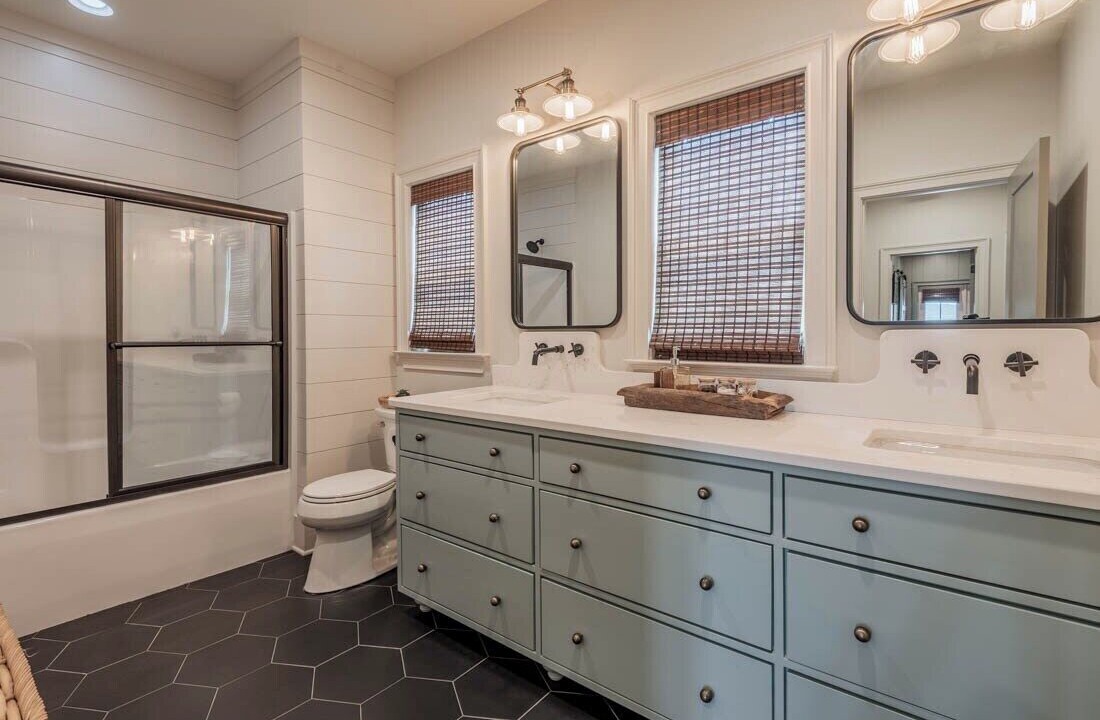 Photo of Bathroom in Guntersville
