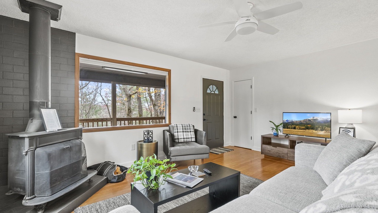 Photo of Livingroom in Lake Toxaway