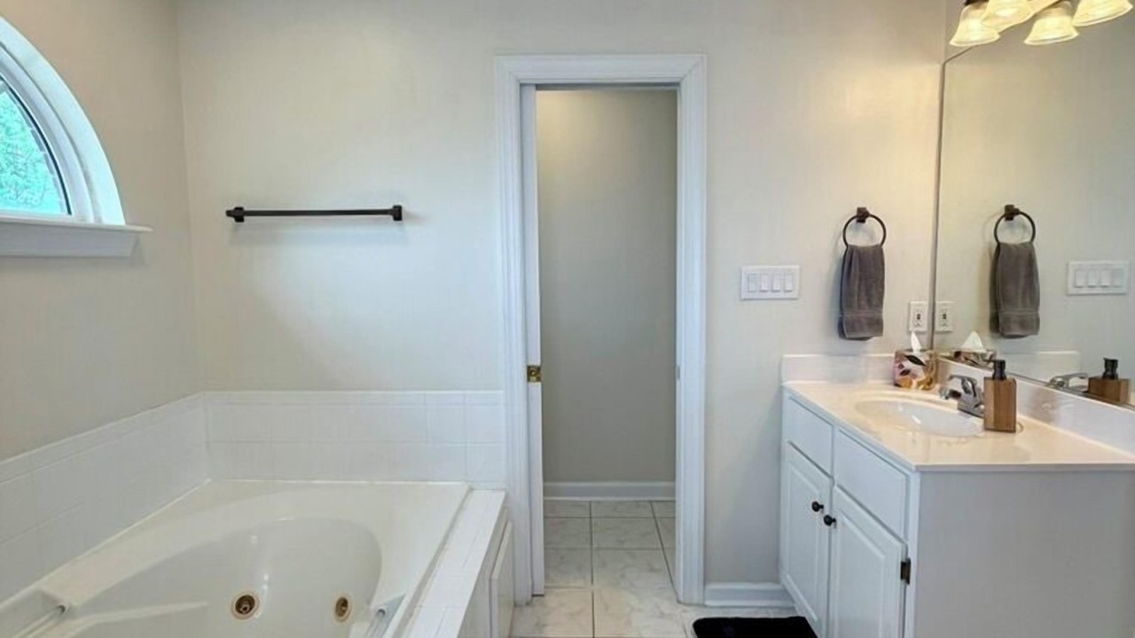 Photo of Bathroom in Hunters Ridge