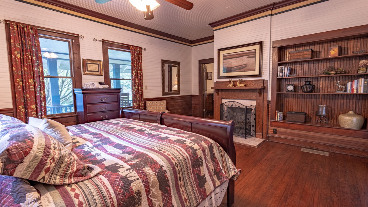 Photo of Bedroom in Mars Hill