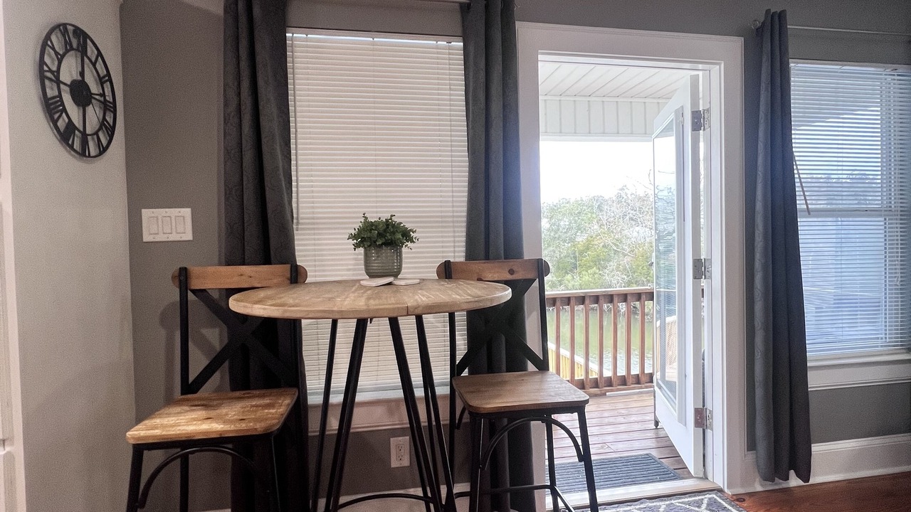 Photo of Livingroom in Foley