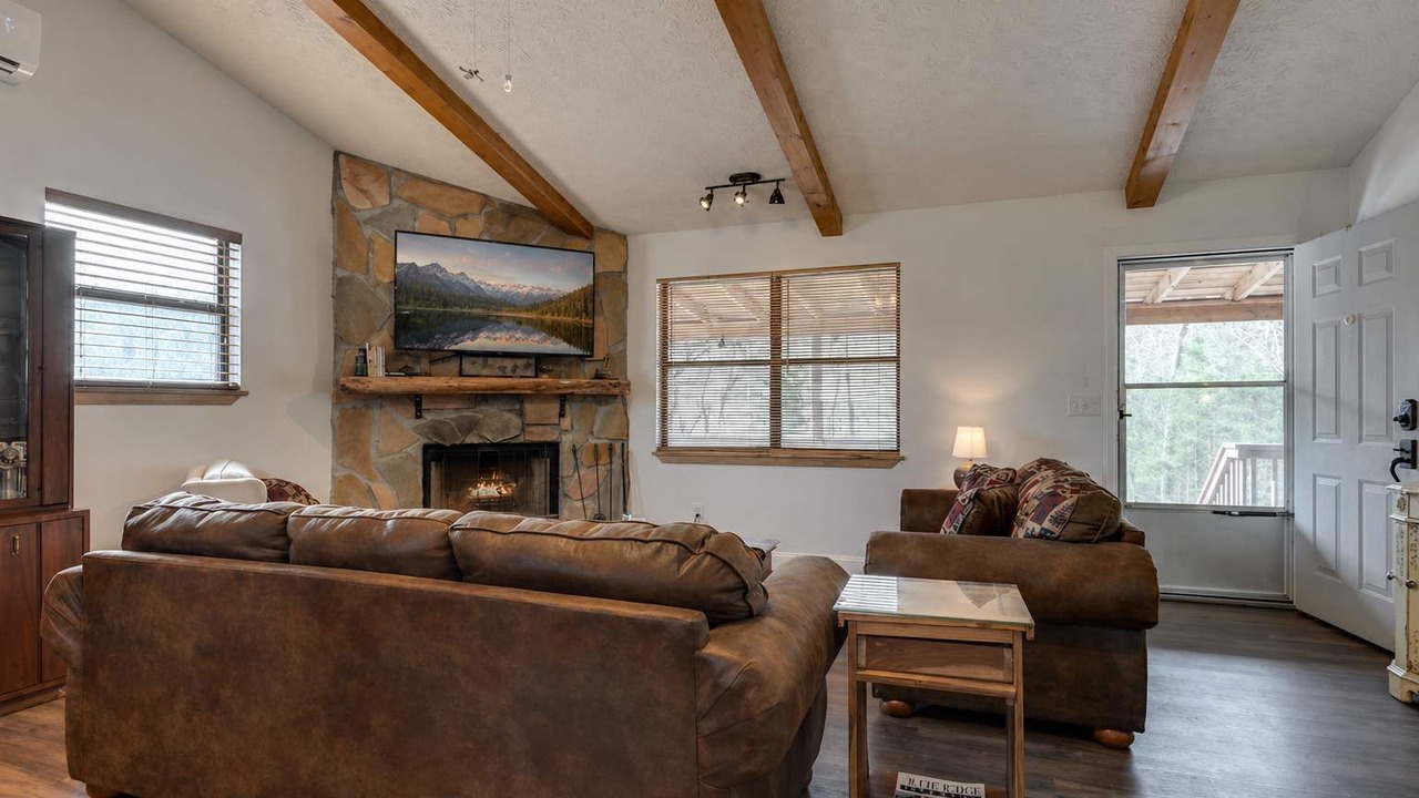Photo of Livingroom in Cosby