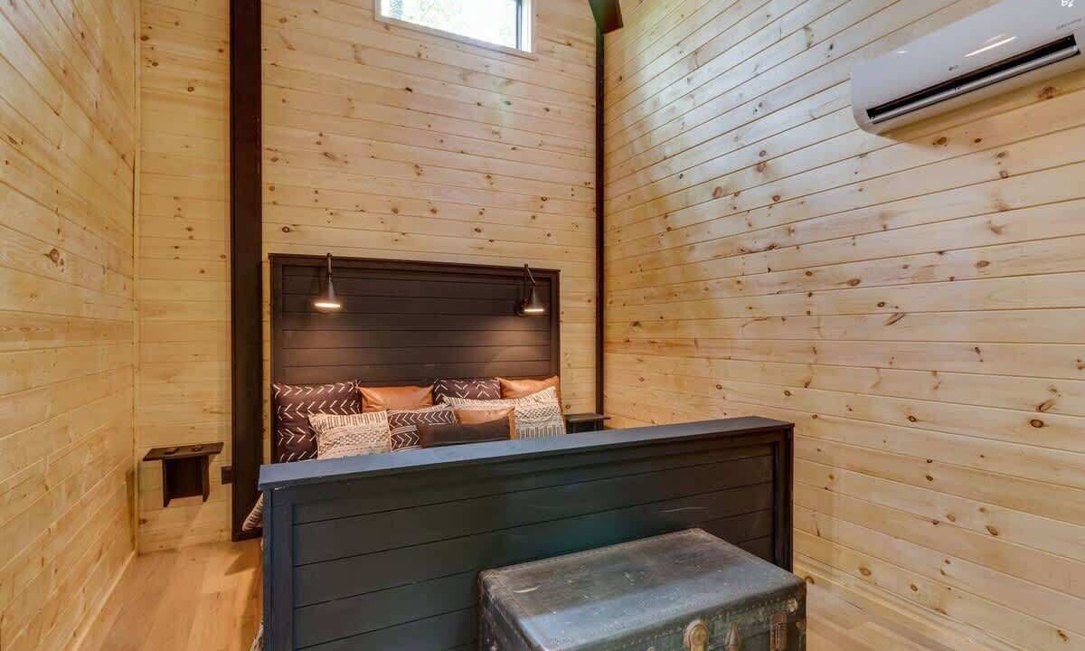 Photo of Livingroom in Rocky Grove