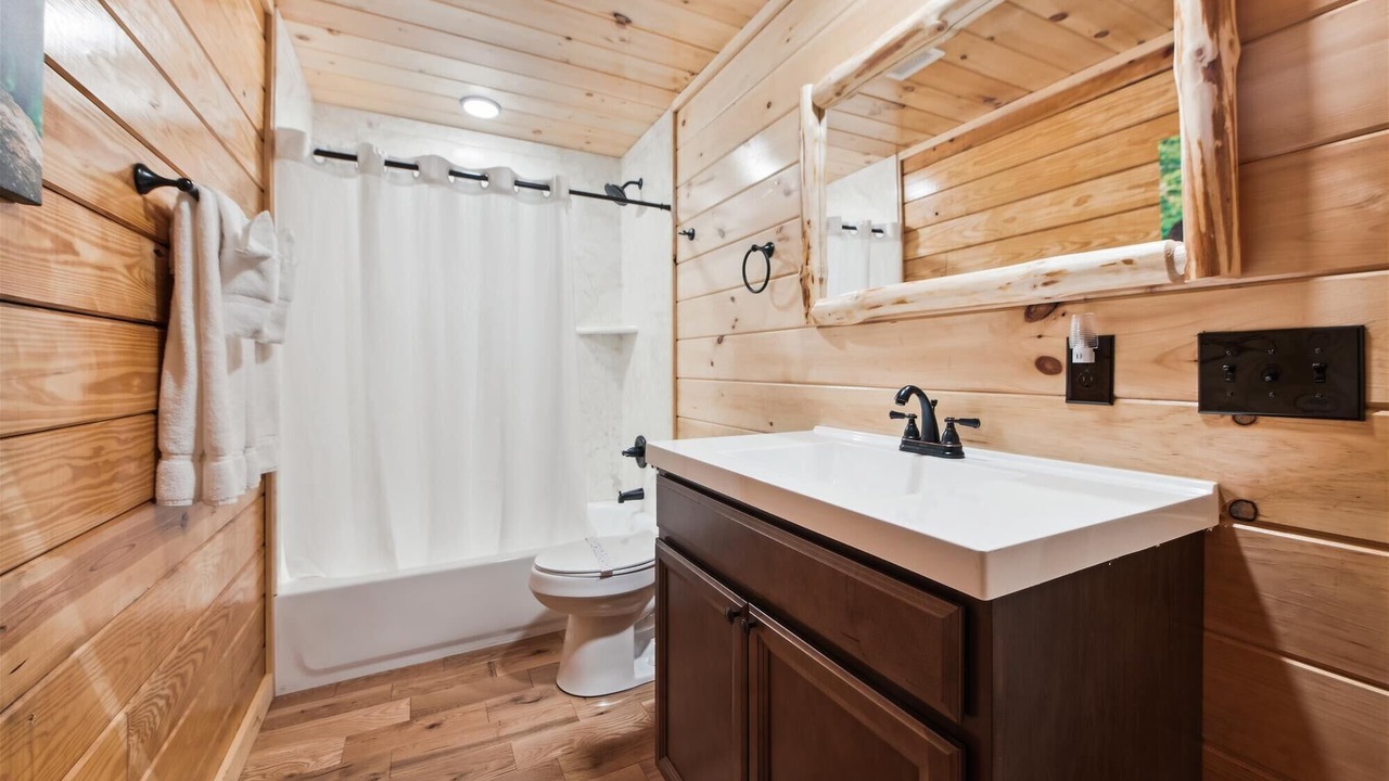 Photo of Bathroom in White Oak Lodge