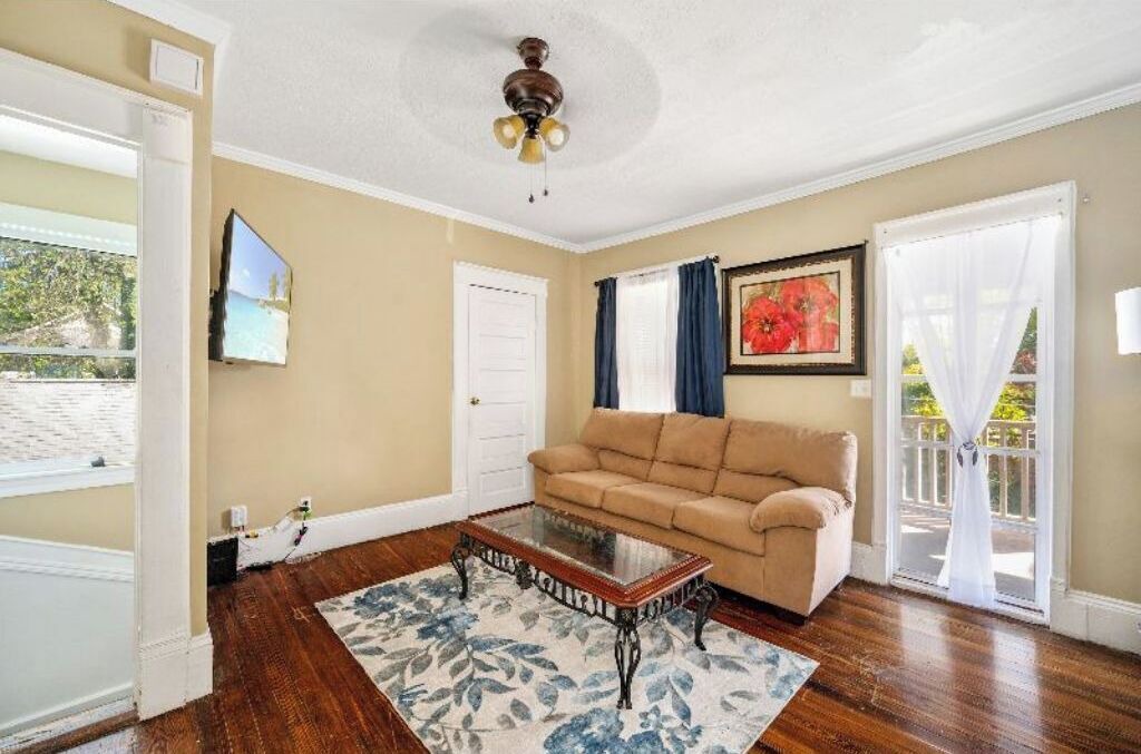 Photo of Livingroom in Macon