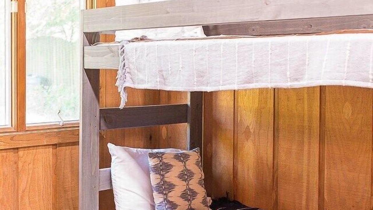Photo of Bedroom in Guntersville