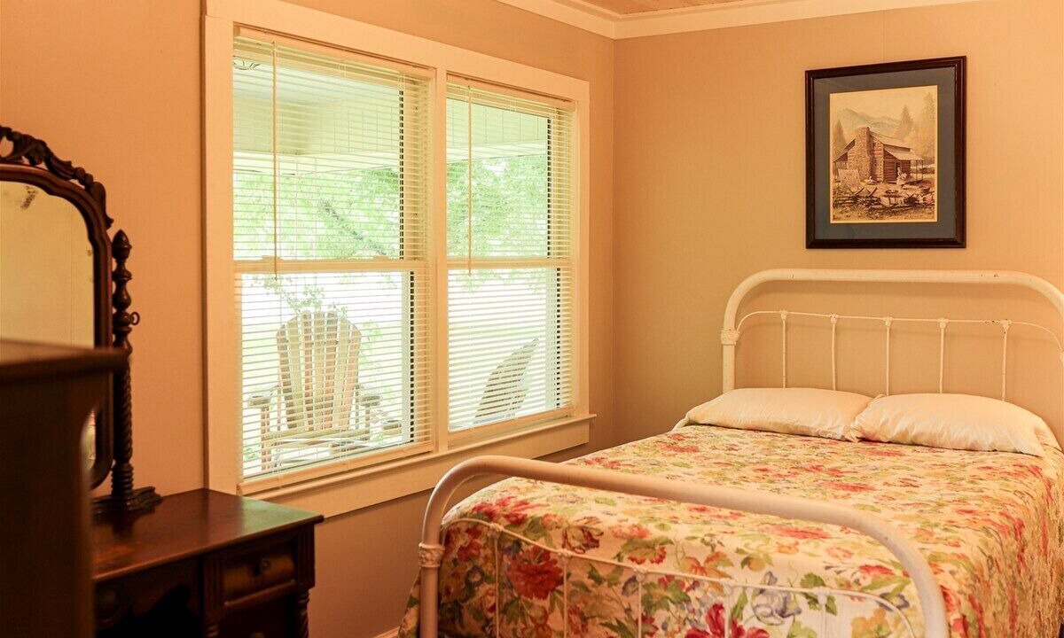 Photo of Bedroom in Scottsboro