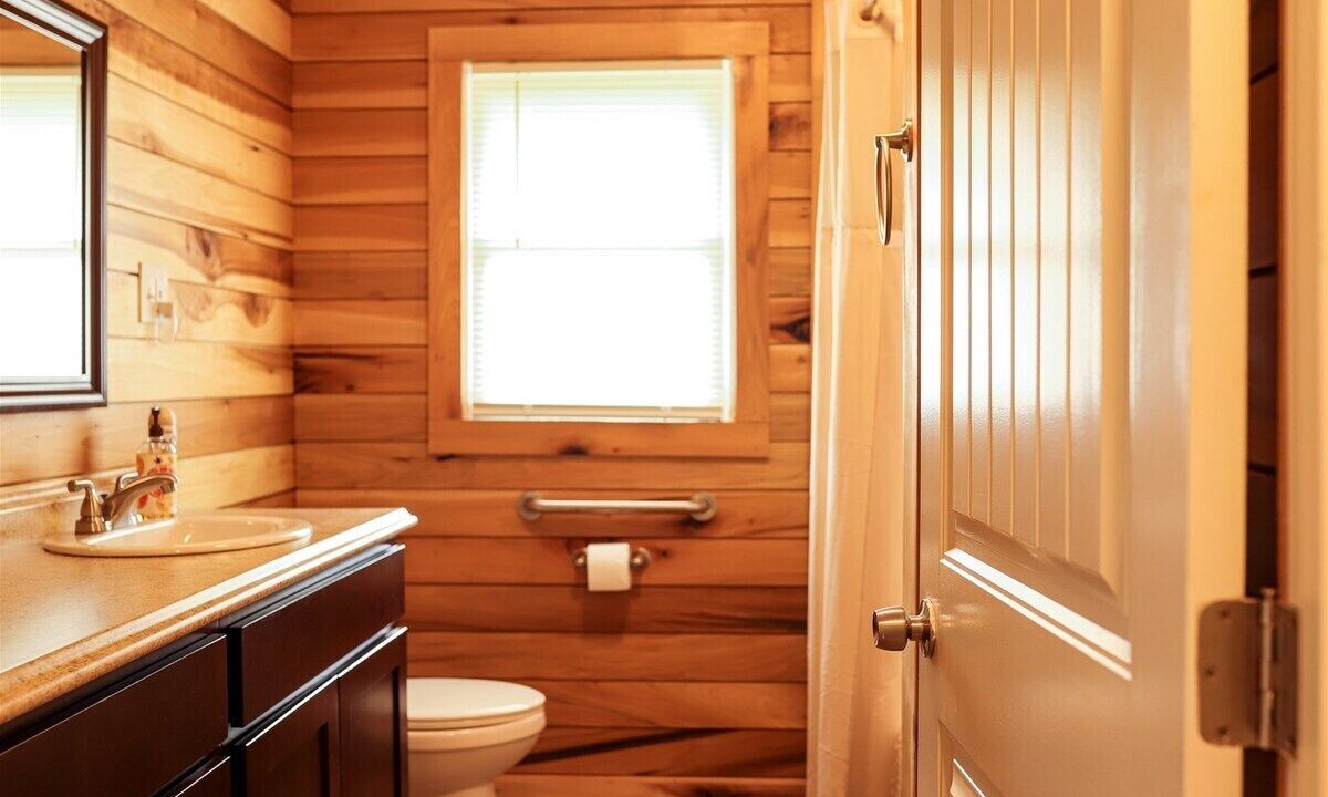 Photo of Bathroom in Scottsboro