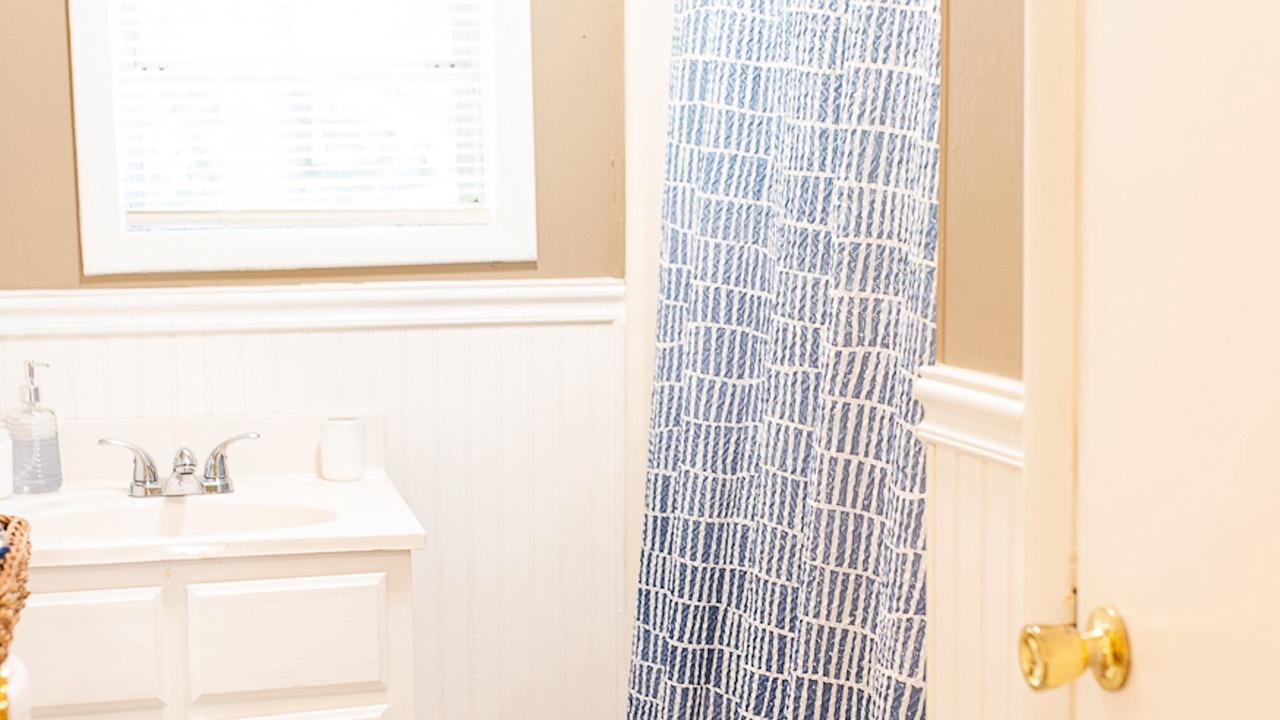 Photo of Bathroom in Guntersville