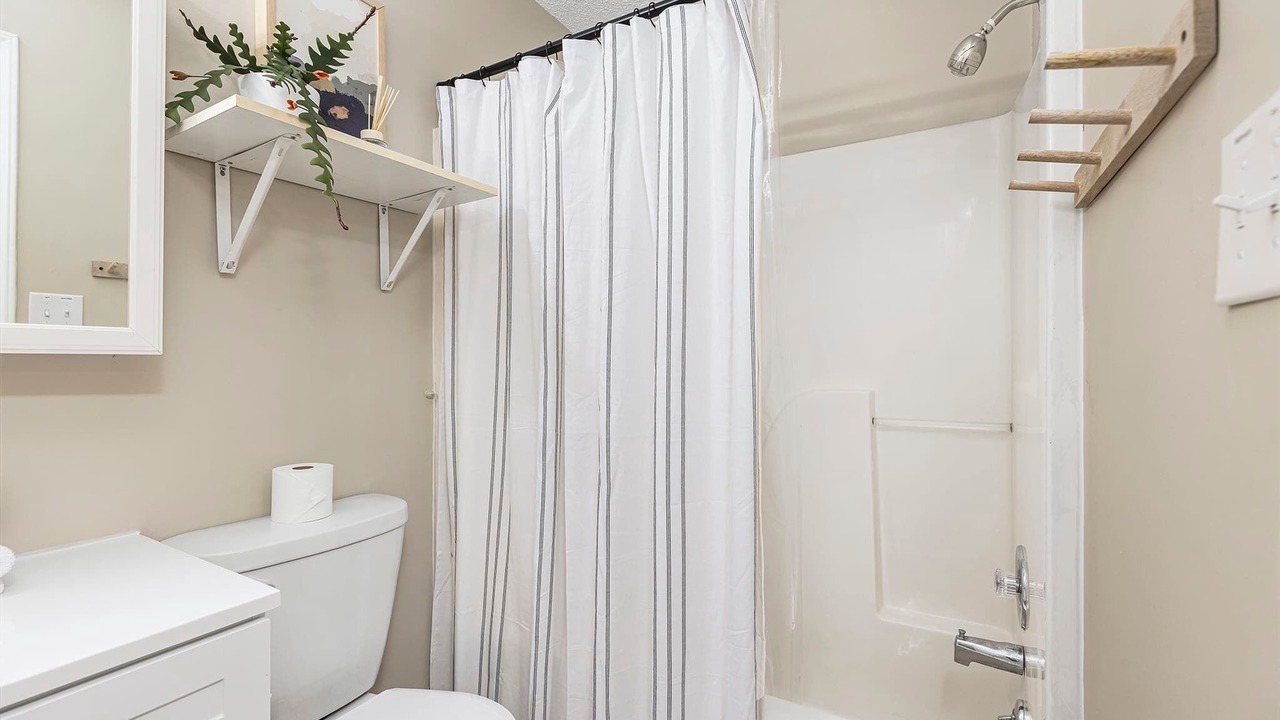 Photo of Bathroom in Belmont Historic District