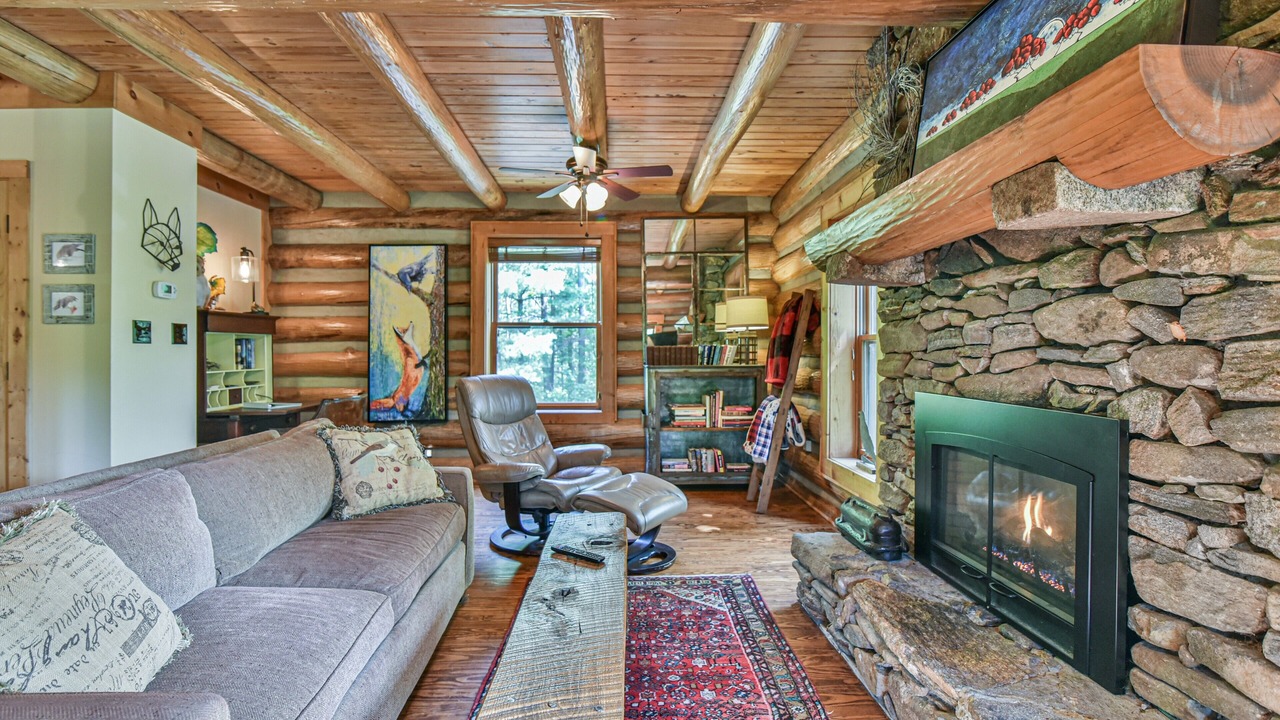 Photo of Livingroom in Weaverville