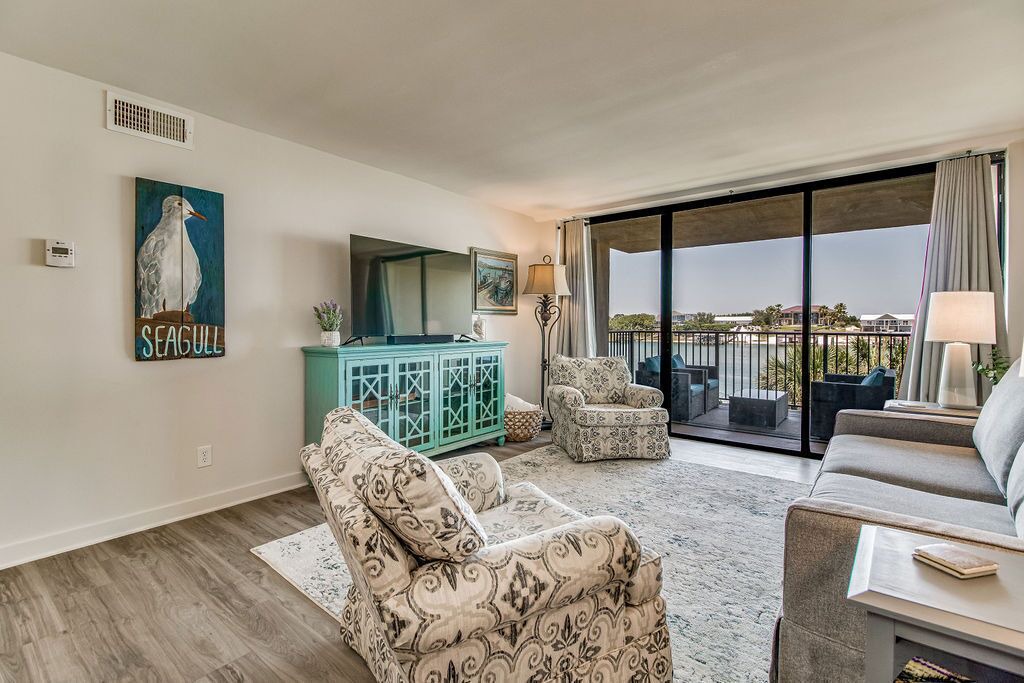 Photo of Livingroom in Orange Beach East