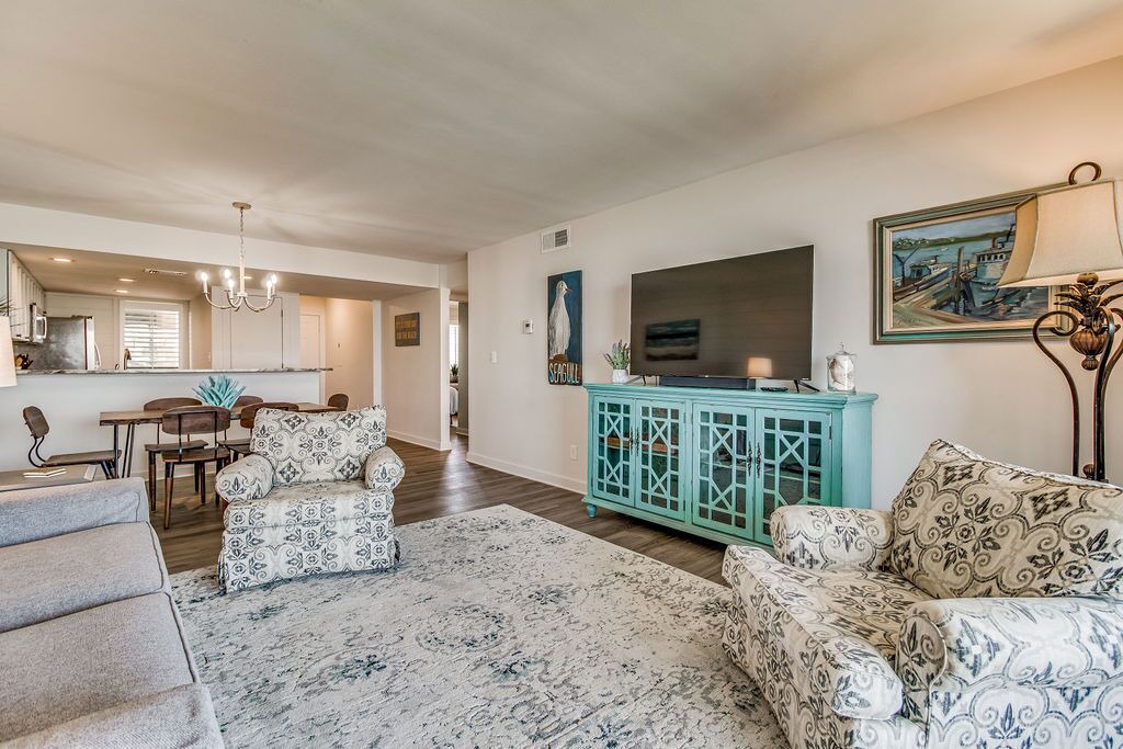 Photo of Livingroom in Orange Beach East